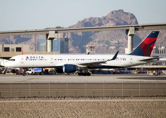 Boeing 757-200 (N669DN)