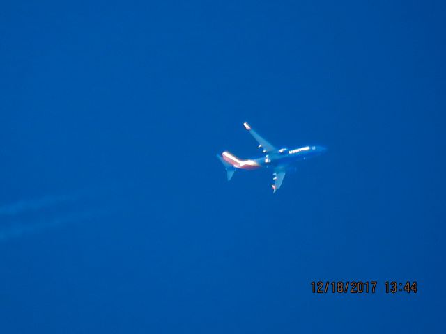 Boeing 737-800 (N8695D)