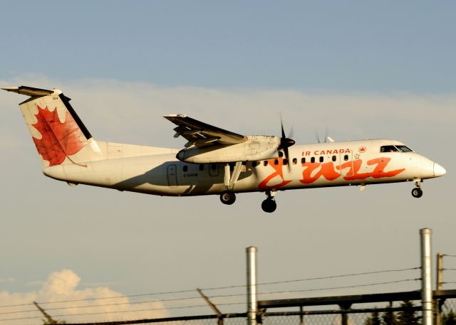 de Havilland Dash 8-300 (C-GVON)