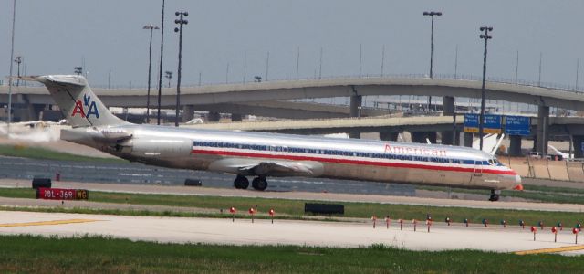 McDonnell Douglas MD-80 (N592AA)