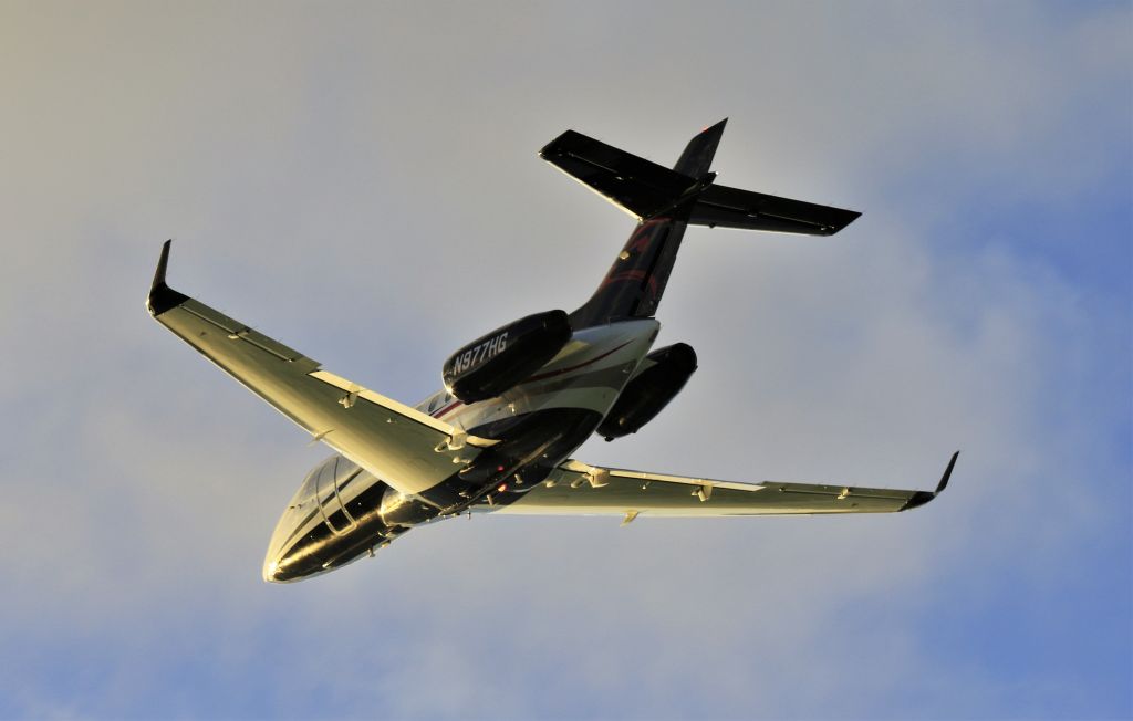 Hawker 800 (N977HG)