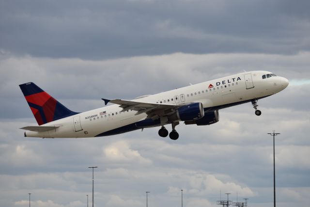 Airbus A320 (N358NW) - 23-L