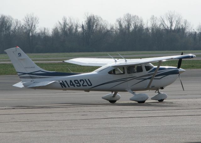 Cessna Skylane (N1492U) - Parked at the Shreveport Downtown airport.