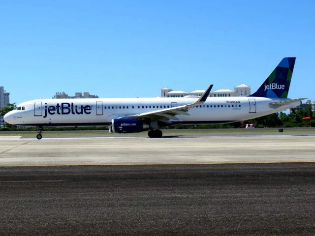 Airbus A321 (N958JB)