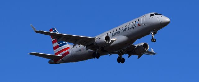 Embraer 175 (N109HQ)