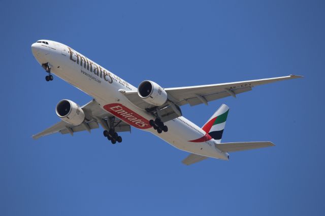 BOEING 777-300ER (A6-EPY)