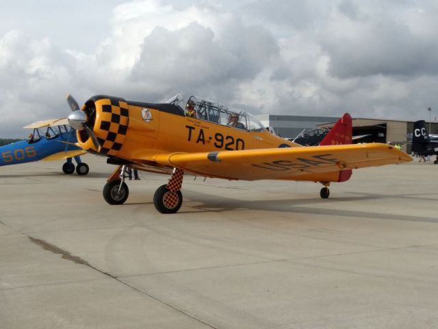 North American T-6 Texan (N55720)