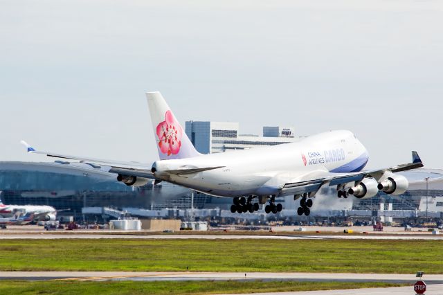 Boeing 747-400 (B-18712) - 11/13/2015 Air China Cargo B-18712 B744F KDFW