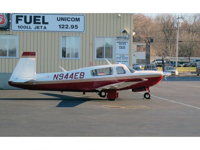 Mooney M-20 (N944EB) - A very fast Mooney.