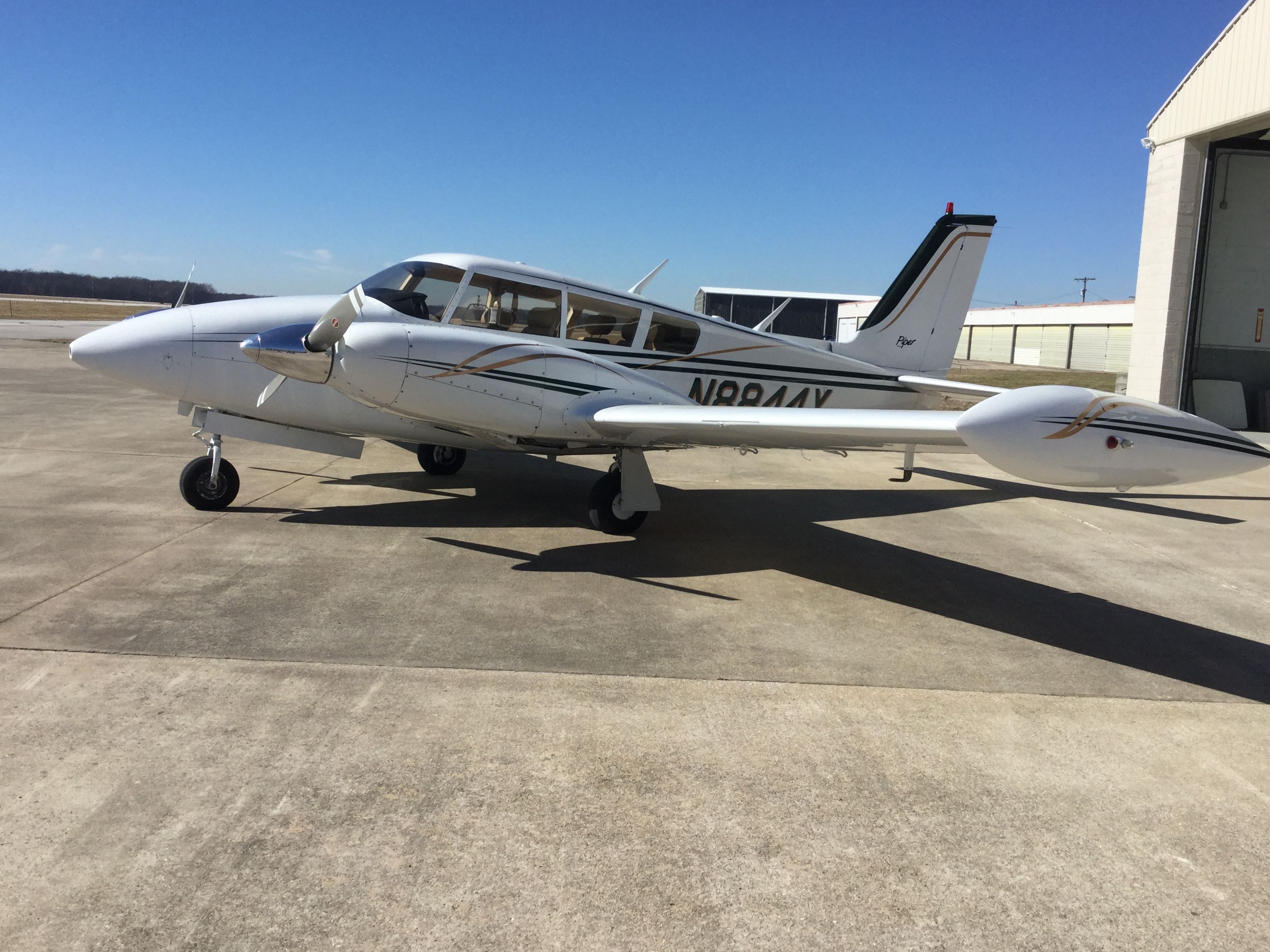 Piper PA-30 Twin Comanche (N8844Y)