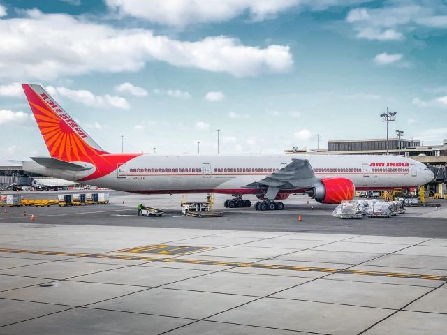 BOEING 777-300ER (VT-ALX) - VT-ALX getting ready to depart to BOM with superstar actor SRK (Shah Rukh Khan) onboard (17 November 2018)  br /br /Read the full article to check proof:br /https://www.businesstoday.in/top-story/shah-rukh-khan-wants-to-unofficially-be-air-india-brand-ambassador/story/292245.html