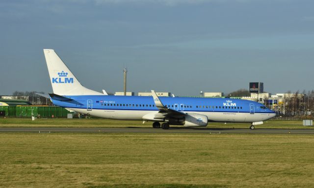 Boeing 737-800 (PH-BXU) - KLM Boeing 737-8BK(WL) PH-BXU Albatross in Amsterdam 