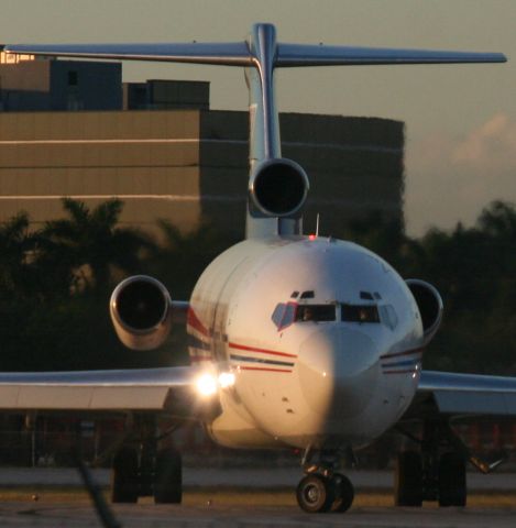 BOEING 727-200 —