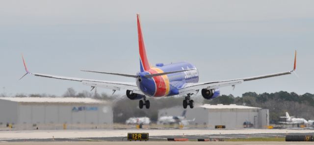 Boeing 737-800 (N8678E)