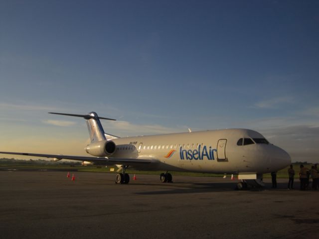 Fokker 70 (P4-FKB)