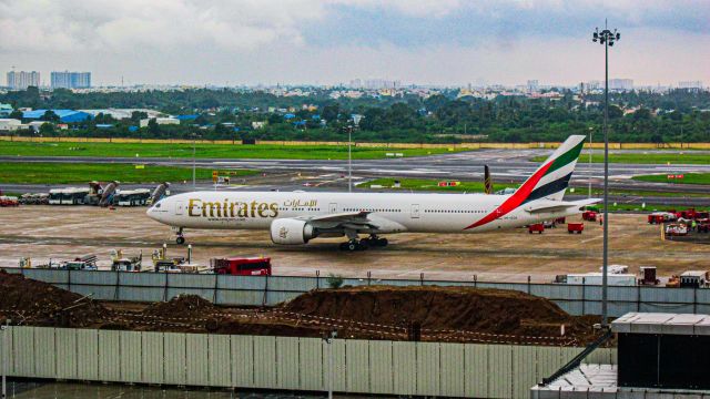 Boeing 777-200 (A6-ECK)