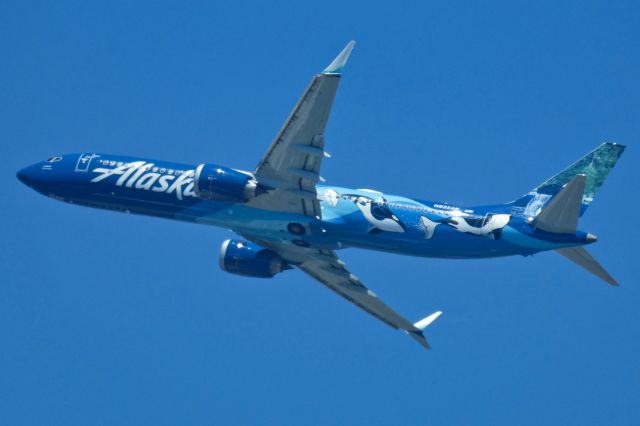 Boeing 737 MAX 9 (N932AK)