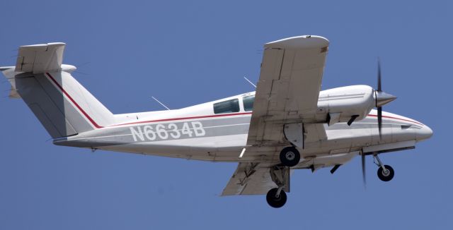 Beechcraft Duchess (N6634B)