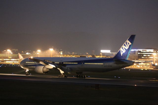 BOEING 777-300 (JA779A)