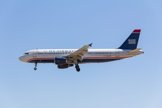 Airbus A320 (N104UW)