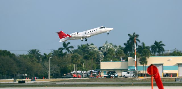 Learjet 60 (N352XR)