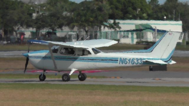 Cessna Skyhawk (N61633)