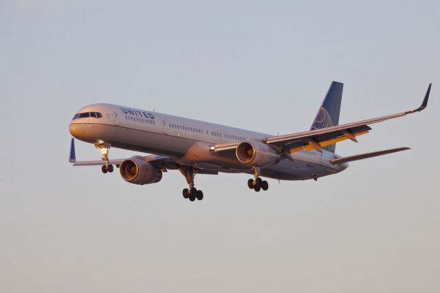 Boeing 757-200 (N75854) - LAX