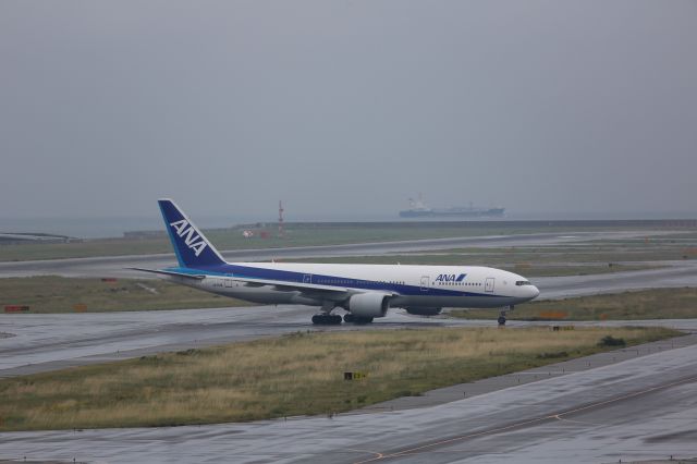 Boeing 777-200 (JA713A)