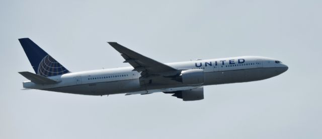 Boeing 777-200 (N206UA) - Minutes before landing, summer 2019.