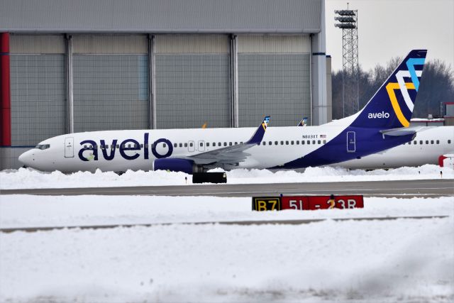 Boeing 737-800 (N803XT) - New Airline. First sighting of their aircraft in their colors. Seen 02-17-21