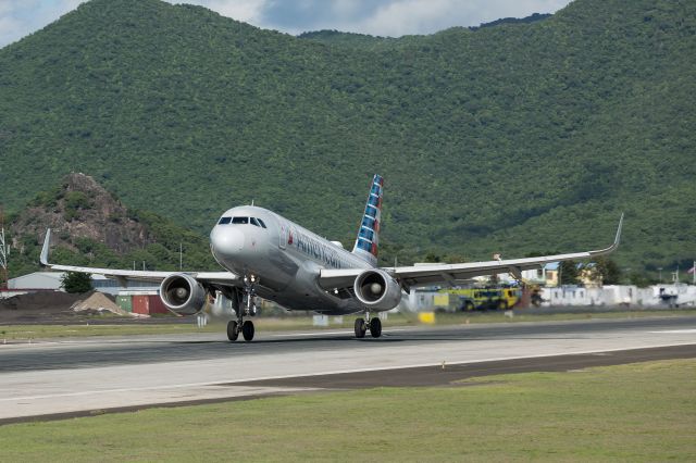 Airbus A319 (N8001N)