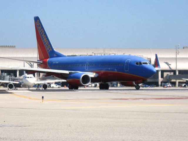 Boeing 737-700 (N447WN) - Turning onto RWY 19R