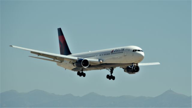 BOEING 767-300 (N124DL) - Approaching Salt Lake City July 2012