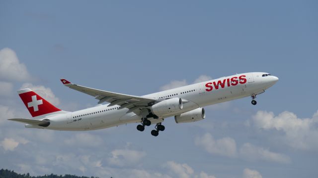 Airbus A330-300 (HB-JHF)