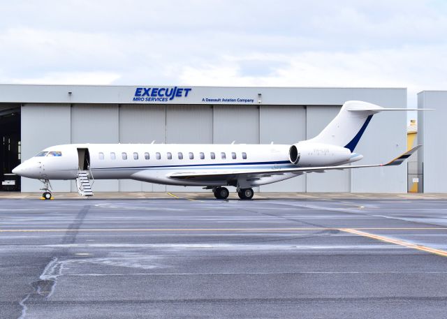 BOMBARDIER BD-700 Global 7500 (VH-LUN)