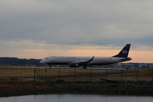 Embraer ERJ-190 (N952UW)