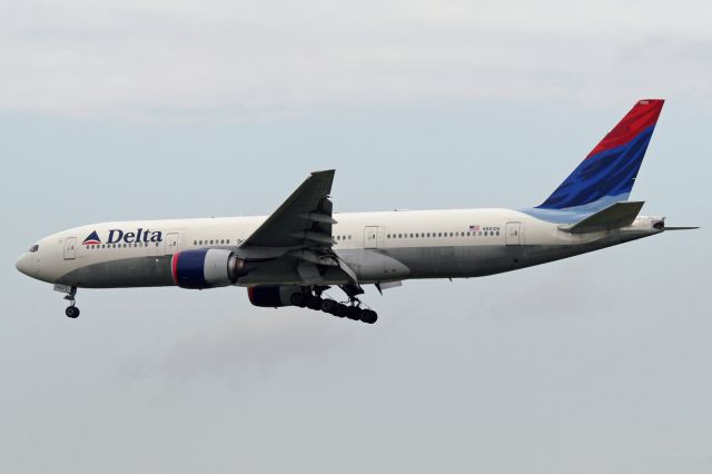 Boeing 777-200 (N861DA)