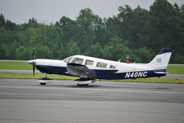 Piper Saratoga/Lance (N40NC) - Taxiing to the ramp - 6/17/09