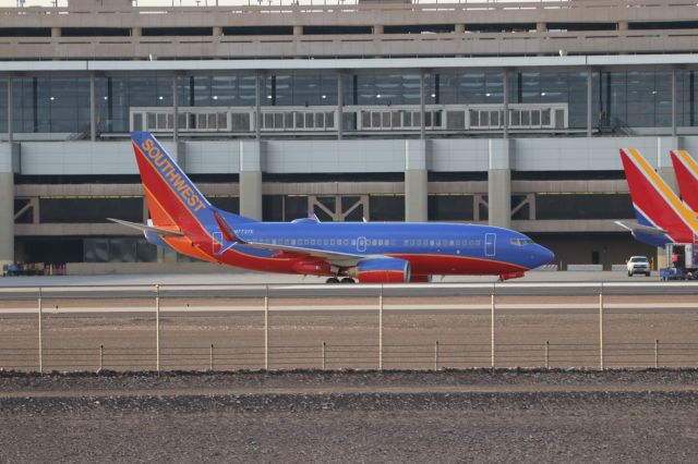 Boeing 737-700 (N7737E)