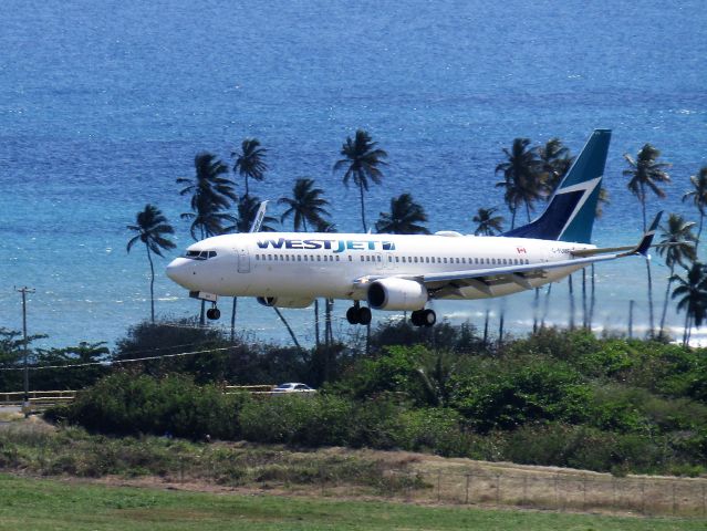 Boeing 737-800 (C-FUMF)