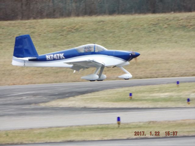 Cessna Skyhawk (N747K) - Landing at Joseph A. Hardy Connellsville Airport on January 22, 2017.