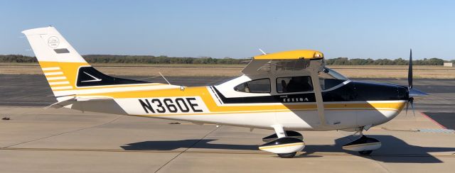 Cessna Skylane (N360E)