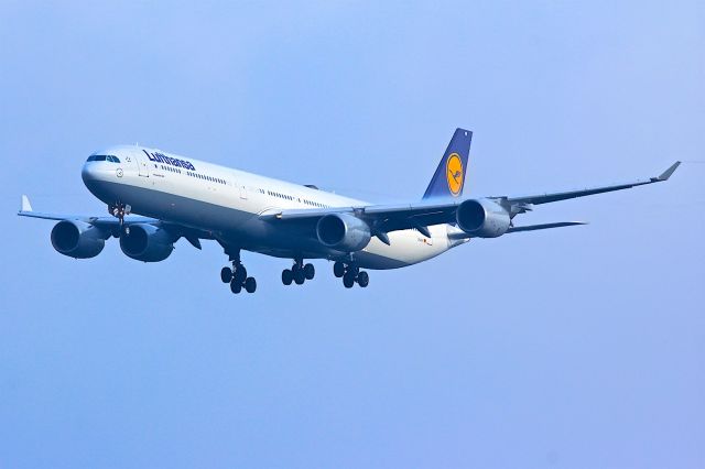 Airbus A340-600 (D-AIHH)