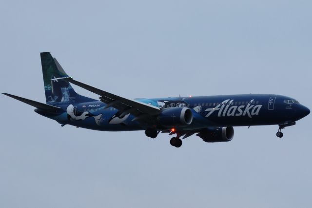 Boeing 737 MAX 9 (N932AK)