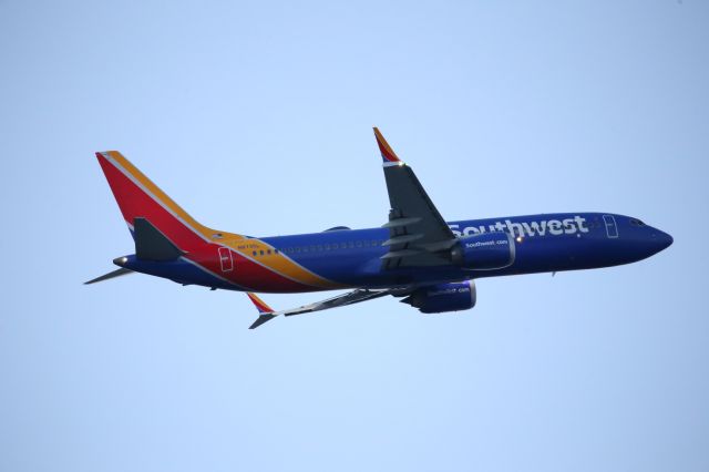 Boeing 737 MAX 8 (N8735L)
