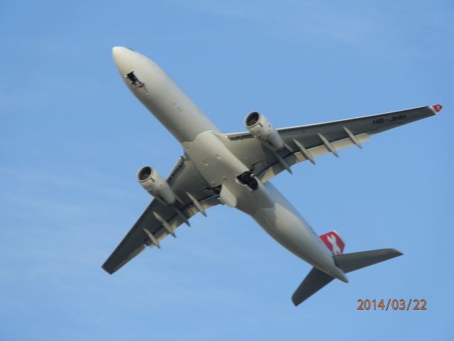 Airbus A330-300 (HB-JHH)