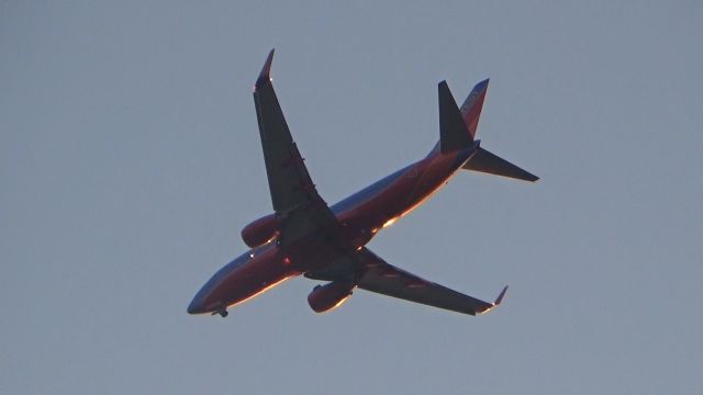 Boeing 737-700 (N775SW) - Sorry I havent uploaded anything in so L-O-N-G, school work got really busy, but yeah got some pictures back in April/May 