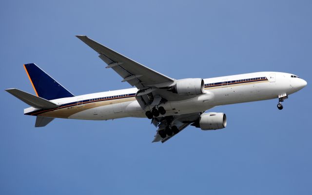 Boeing 777-200 (ZK-OKJ) - Short Final to Rwy 34R