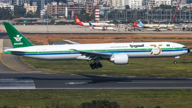 Boeing 777-200 (HZ-AK28)