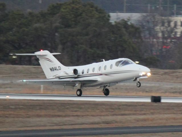 Mitsubishi MU-300 Diamond (N94LD) - Landing on 20L at PDK on 02/16/2011